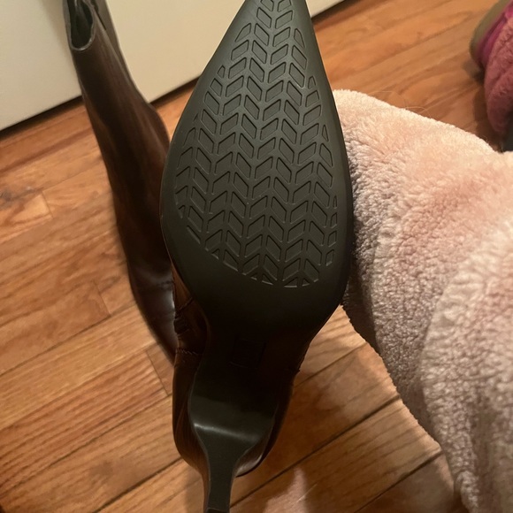 Never worn brown size ten Nine West boots - Picture 5 of 8